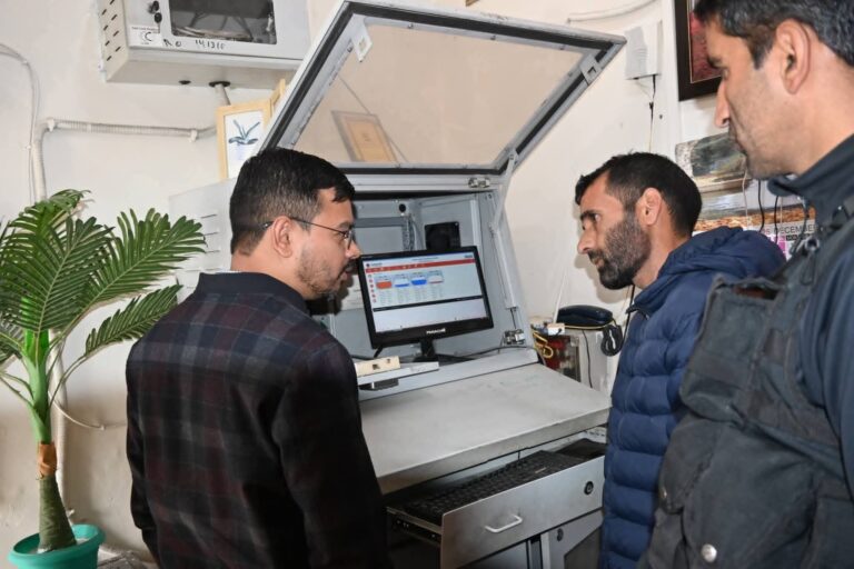 DC Kulgam visits several market areas and petrol pumps, reviews availability of Fuel and Essential Supplies