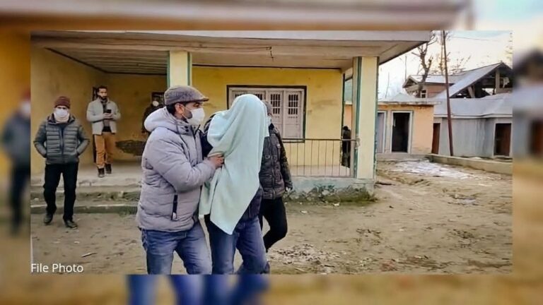 ACB Traps Patwari While Accepting ₹10,000 Bribe in Srinagar