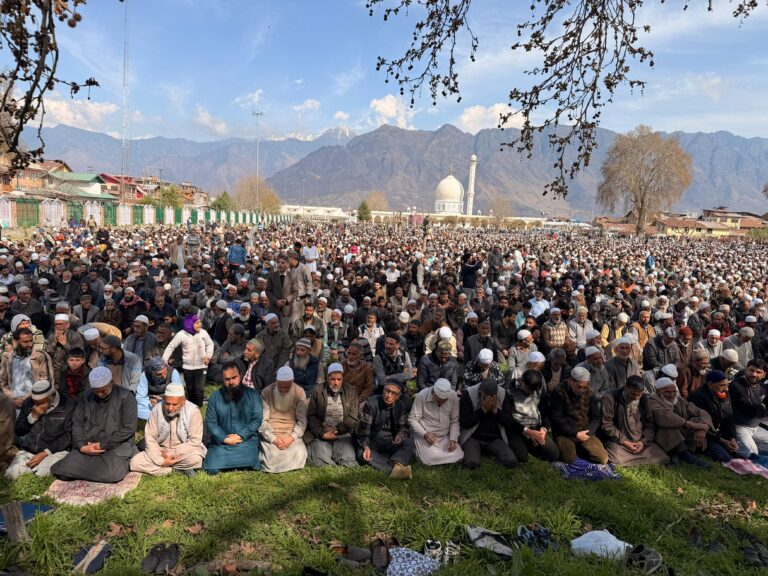 Thousands Offer Jumat-ul-Wida Prayers Across Kashmir at Major Shrines and Mosques