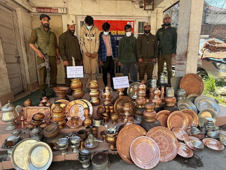 Budgam Police Solve Three Theft Cases, Arrest Accused, Recover Property Worth ₹6 Lakh